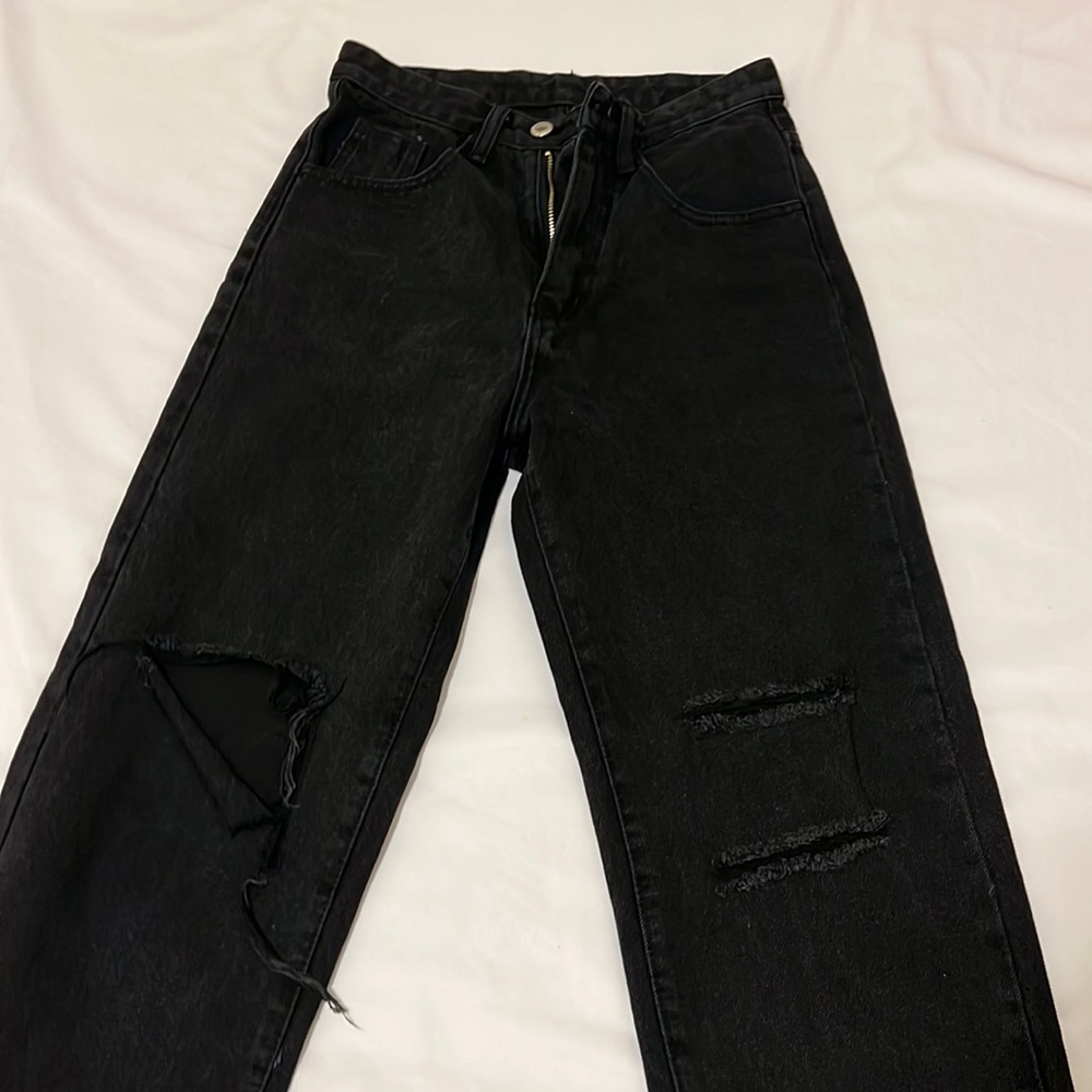 High waisted ripped baggy jeans